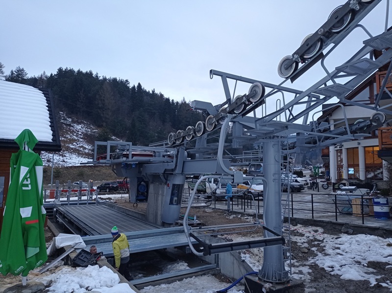 Comprehensive servicing and repairs for cranes and hoists to maximize safety and efficiency.